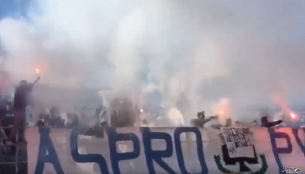 Η φοβερή εξέδρα του οπαδών του Ασπροπύργου στο ματς με τον Παναργειακό! (video)