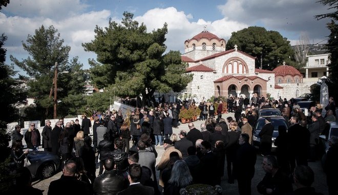Θέμος Αναστασιάδης: Πλήθος κόσμου στο τελευταίο αντίο (photos)