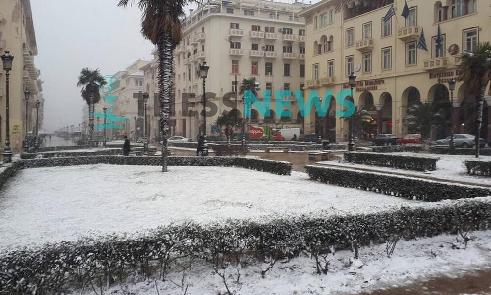 Καιρός «Ωκεανίς»: Χιονίζει στο κέντρο της Θεσσαλονίκης &#8211; Ποιοι δρόμοι είναι κλειστοί