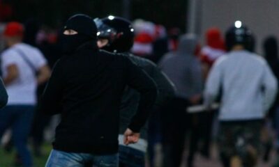 Ολυμπιακός - Μπάγερν Κ19: Εισβολή κουκουλοφόρων (!) και διακοπή του ματς! (photos) 23