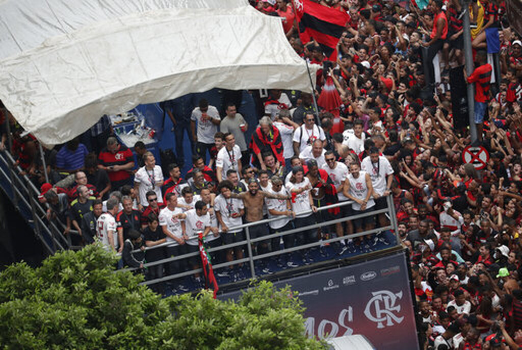 «Βούλιαξε» το Ρίο: Δυο εκατομμύρια φίλαθλοι στην υποδοχή της Φλαμένγκο (photos+video)