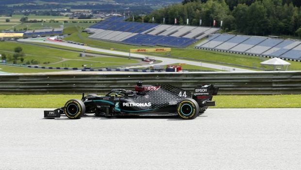 F1: Ξεκίνημα με 1-2 της Mercedes