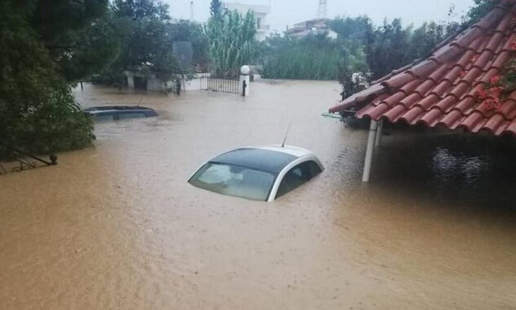 Καταστροφές και νεκροί από τις πλημμύρες σε Εύβοια&#8230;
