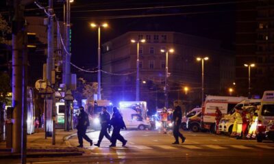 Νύχτα τρόμου: Επιθέσεις από πολλούς τρομοκράτες και ΝΕΚΡΟΥΣ στη Βιέννη (pics+videos).... 20