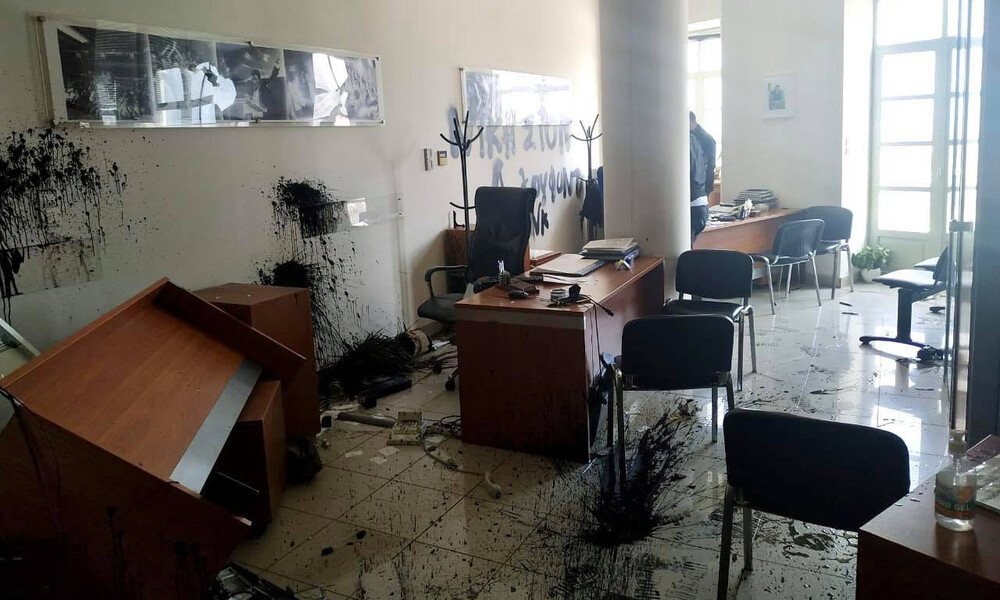 Η επίθεση στο γραφείο του Αυγενάκη στο Ηράκλειο&#8230; (+pics)