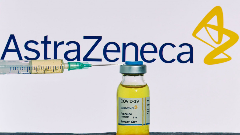 Εμβόλιο AstraZeneca: Στο μικροσκόπιο των υγειονομικών αρχών και στην Ελλάδα