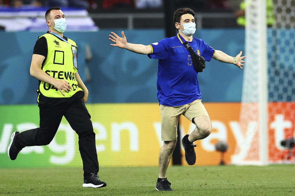 Euro 2020, Γαλλία &#8211; Ελβετία: Εισβολέας διέκοψε την αναμέτρηση (pics)