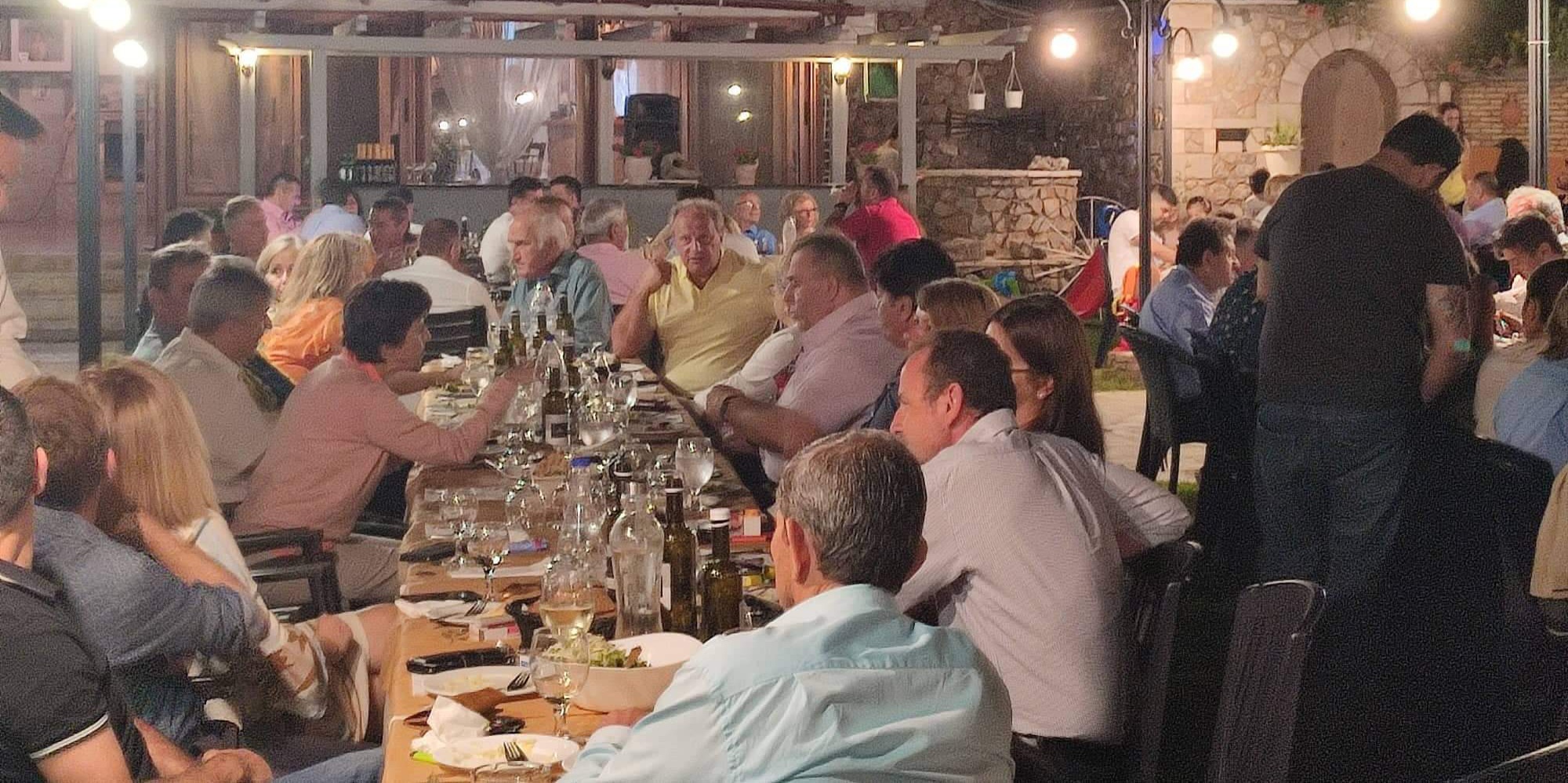 Συμβαίνει τώρα: Δείπνο ο Δήμος Καλαμάτας στα τοπικά του συμβούλια, στο Αρφαρά