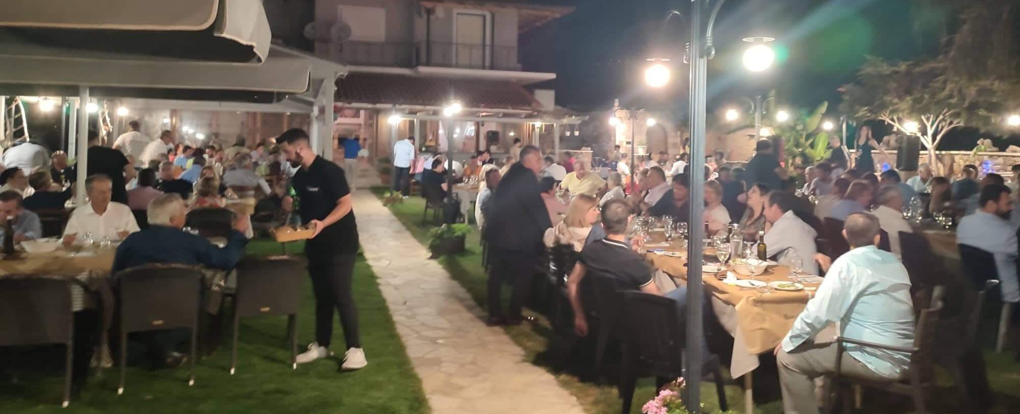 Συμβαίνει τώρα: Δείπνο ο Δήμος Καλαμάτας στα τοπικά του συμβούλια, στο Αρφαρά