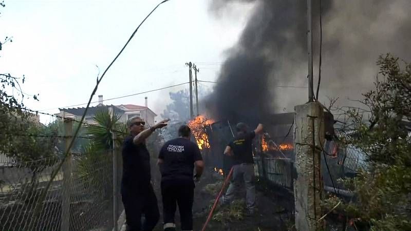 Σε εξέλιξη οι μεγάλες πυρκαγιές σε Λέσβο και Έβρο &#8211; Ξέσπασαν άλλες σε Γρεβενά, Κορώνη και Πύλο (videos)