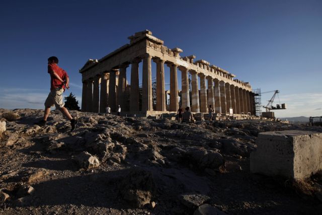 Διεθνής δημοσκόπηση: Οι Έλληνες θα πολεμούσαν για την πατρίδα, πιστεύουν στο Θεό και στην ισότητα