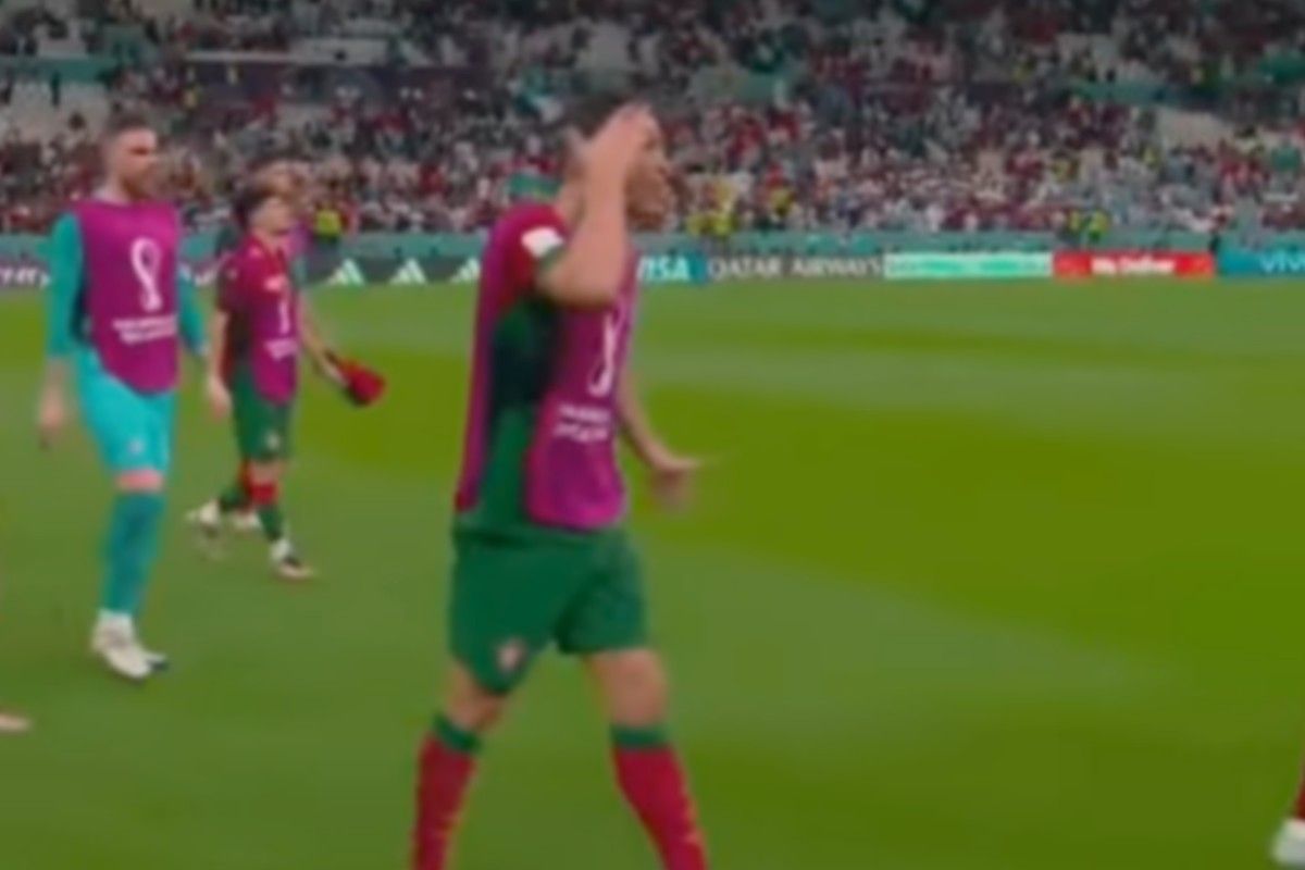 Πορτογαλία: Ο Ρονάλντο κυνηγούσε τους διαιτητές, δείχνοντας το μαλλί του για το γκολ που δεν έβαλε (+videos)