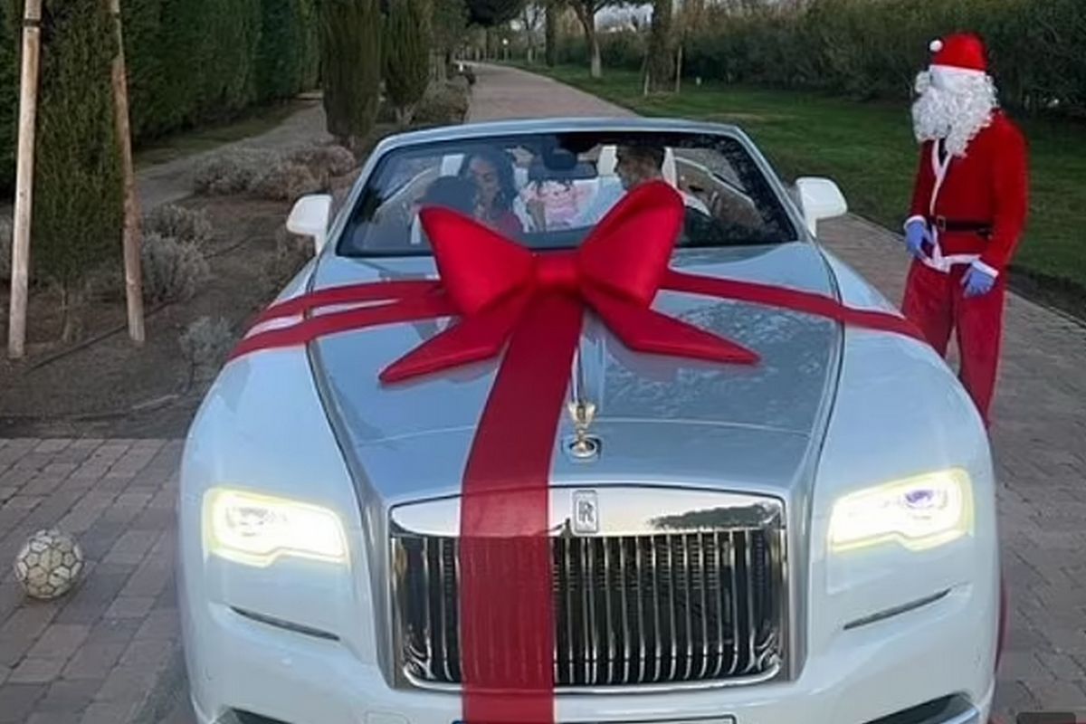 Η Χεορχίνα έκανε δώρο στον Κριστιάνο Ρονάλντο μία πανάκριβη Rolls Royce