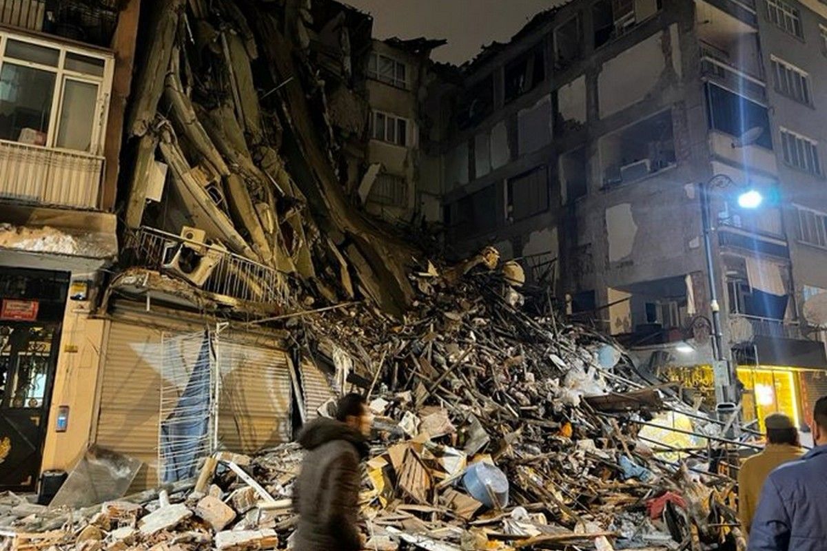 Σεισμός σε Τουρκία: Πάνω από 640 νεκροί,  μπορείκαι 10.000&#8230; (videos)