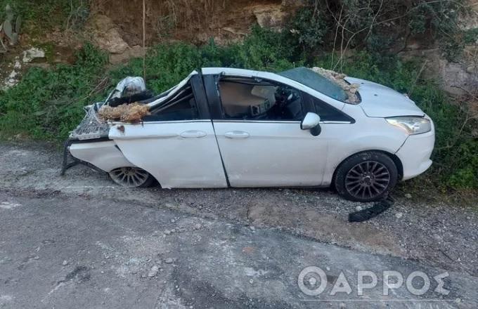 Βράχος καταπλάκωσε αυτοκίνητο στην Καλαμάτα