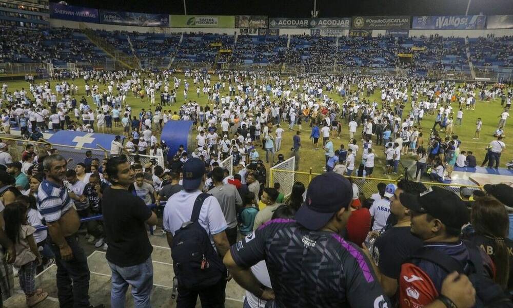 Τραγωδία στο Σαλβαδόρ: Ανατριχιαστικές εικόνες από το ποδοπάτημα φιλάθλων σε γήπεδο (pics)