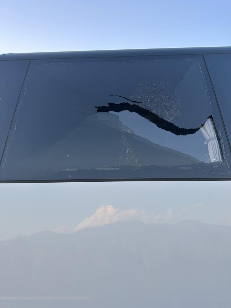 Επίθεση με πέτρες (!) σε λεωφορείο του ΚΤΕΛ Μεσσηνίας, στα διόδια του Αρφαρά,  από  Ρομά&#8230; (+pics)