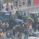 Βουλιάζει» το Σύνταγμα από τους αγρότες &#8211; Τρακτέρ από όλη την Ελλάδα στην Αθήνα (video)