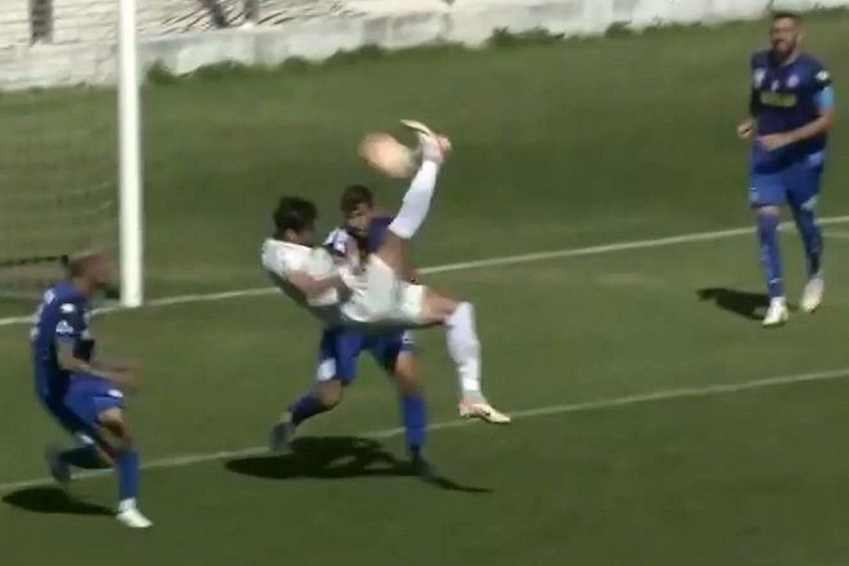 Super League 2: Ο Λουκίνας έβαλε ασύλληπτη γκολάρα με ψαλιδάκι στο ντέρμπι της Athens Kallithea με τα Χανιά (video)